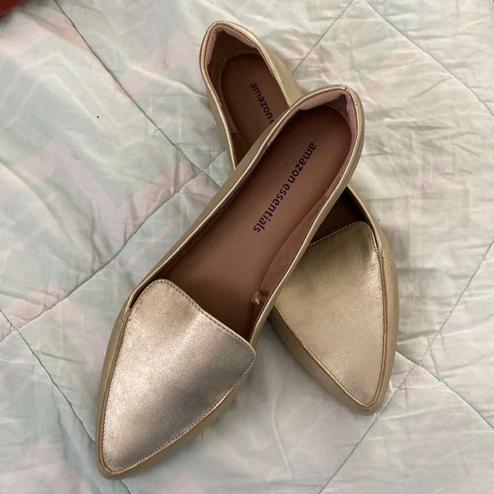 Gold, pointed toe loafer flats. Size 9.